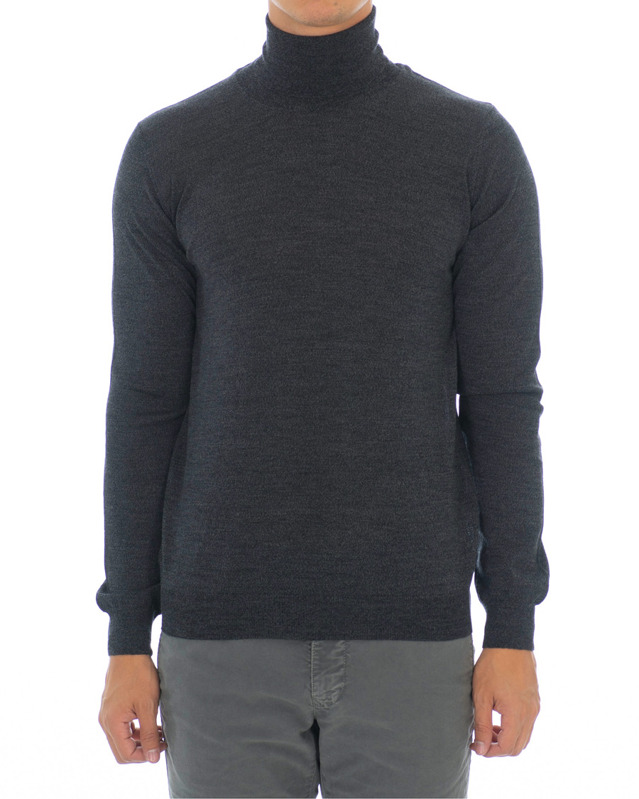 Mies | Puserot | Oscar Jacobson | Cole Extra Fine Merino Rollneck Dark Grey