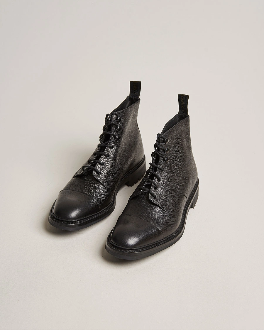 Mies | Käsintehdyt kengät | Loake 1880 | Sedbergh Derby Boot Black Calf Grain