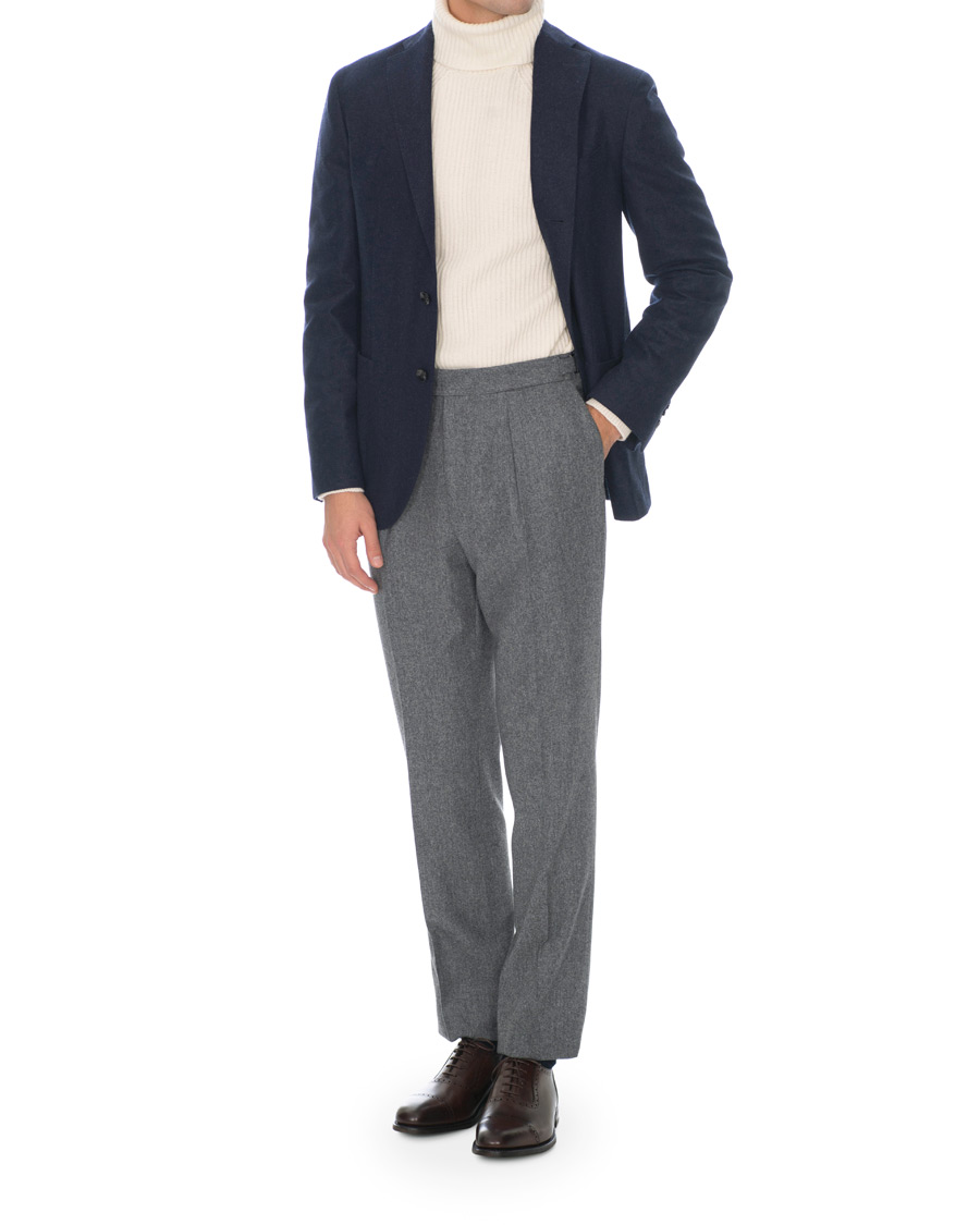 Mies | Housut | Berg&Berg | Arnold Pleated Side Adjuster Flanell Trousers Mid Grey