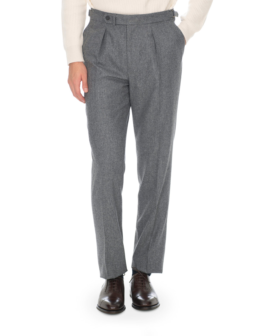 Mies | Housut | Berg&Berg | Arnold Pleated Side Adjuster Flanell Trousers Mid Grey
