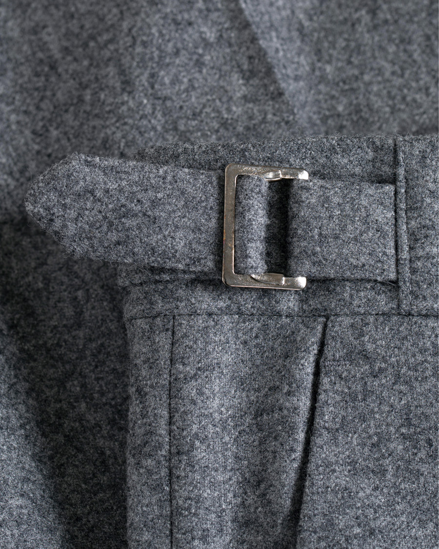 Mies | Housut | Berg&Berg | Arnold Pleated Side Adjuster Flanell Trousers Mid Grey