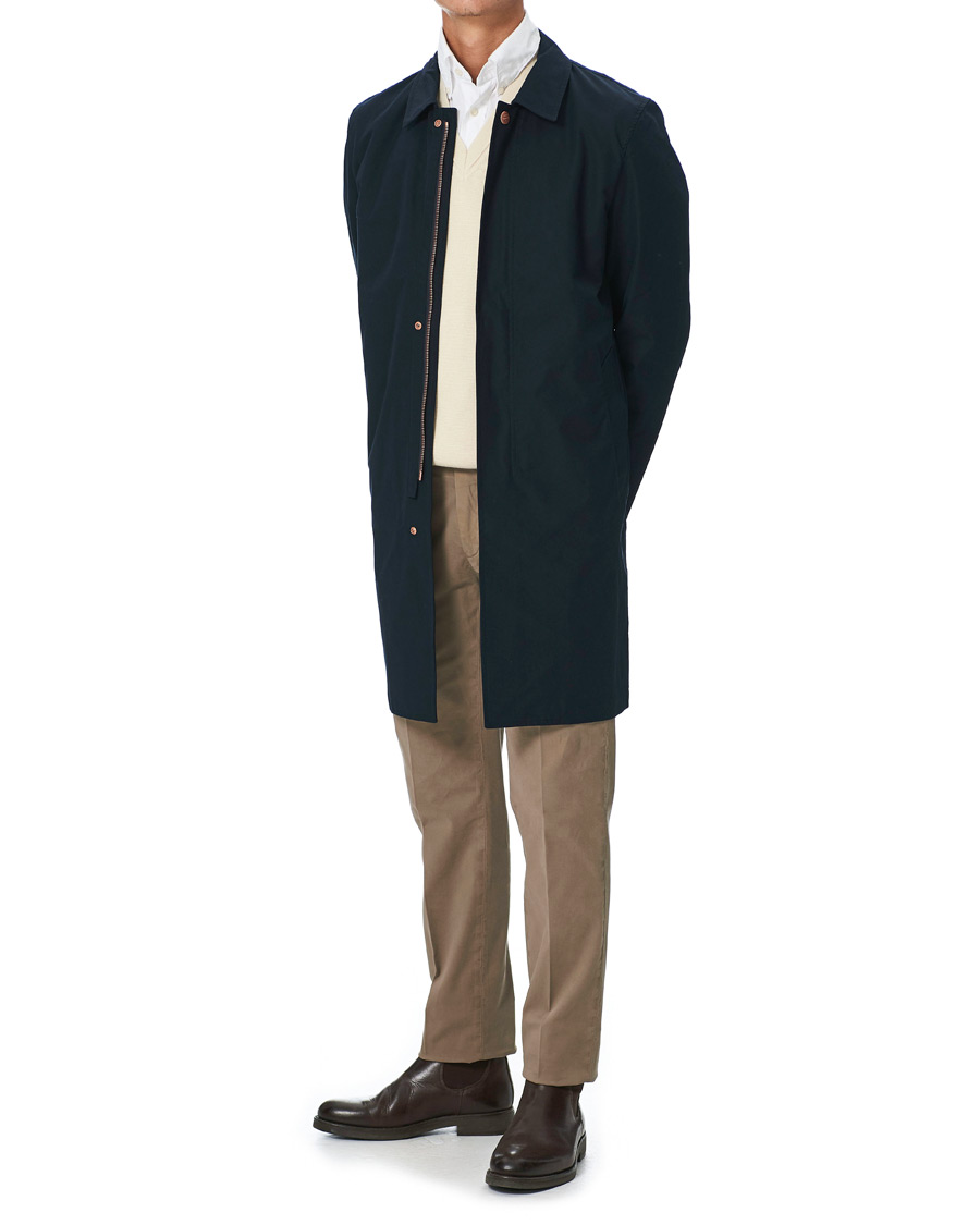 Mies | Tyylikkäänä sateella | Private White V.C. | Unlined Cotton Ventile Mac Coat 3.0 Midnight
