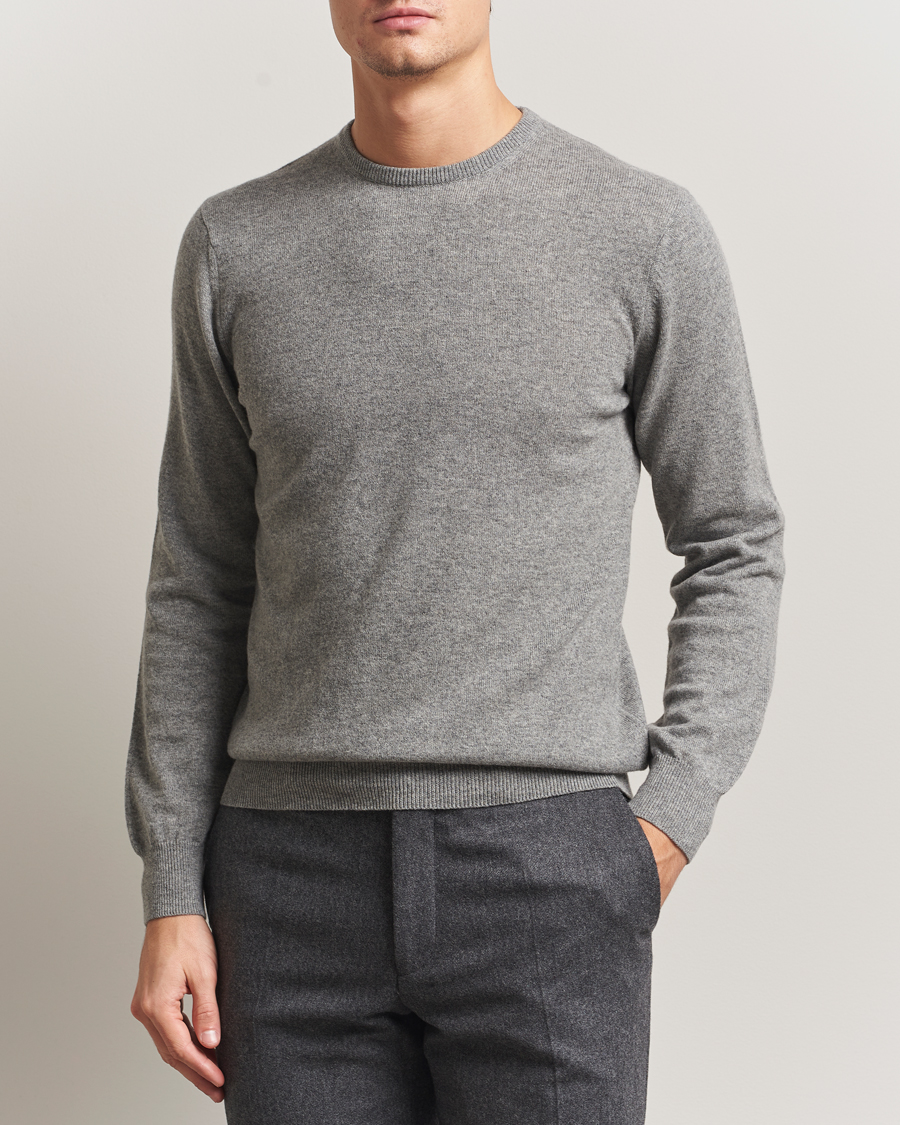 Mies | Puserot | Piacenza Cashmere | Cashmere Crew Neck Sweater Light Grey