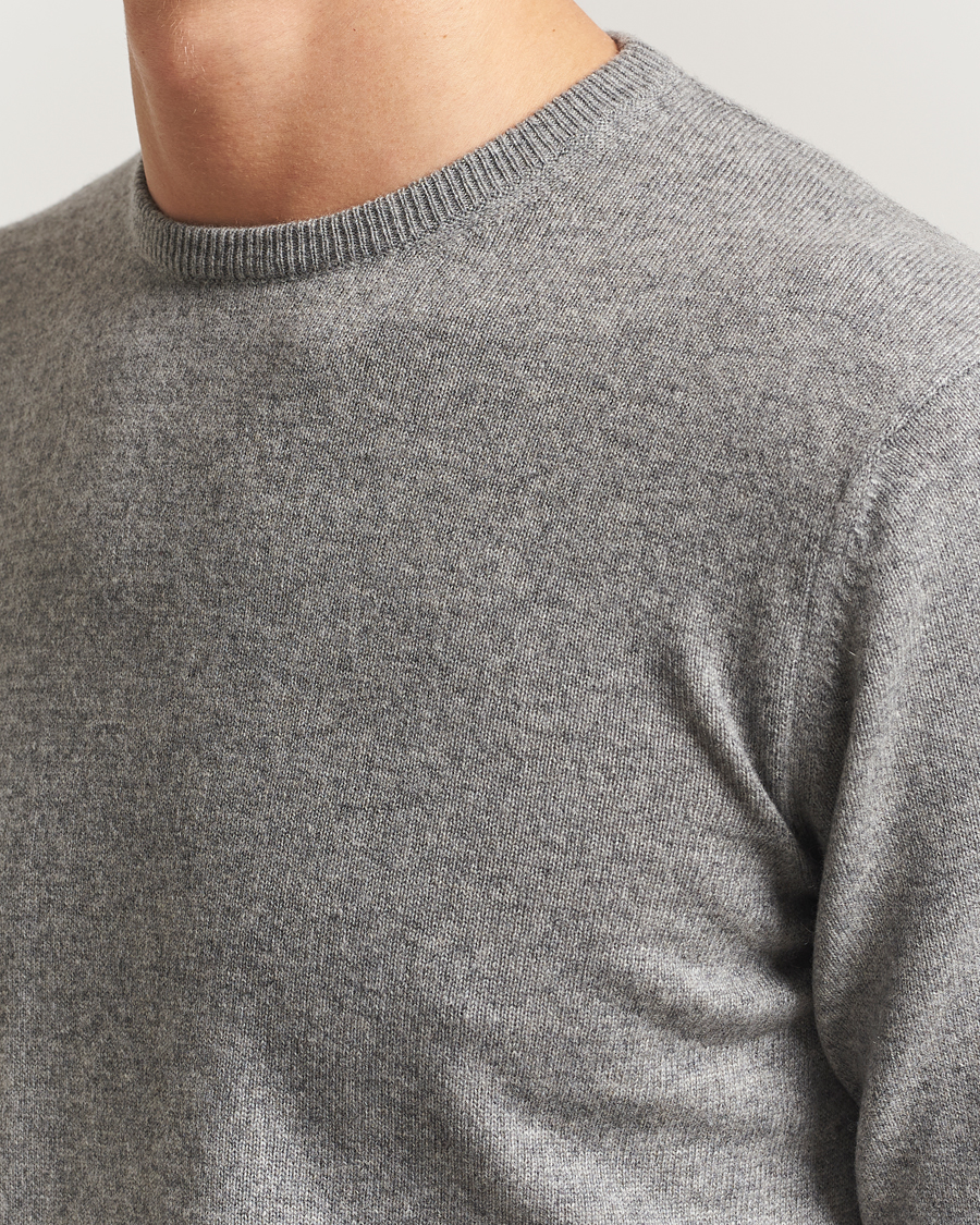 Mies | Puserot | Piacenza Cashmere | Cashmere Crew Neck Sweater Light Grey
