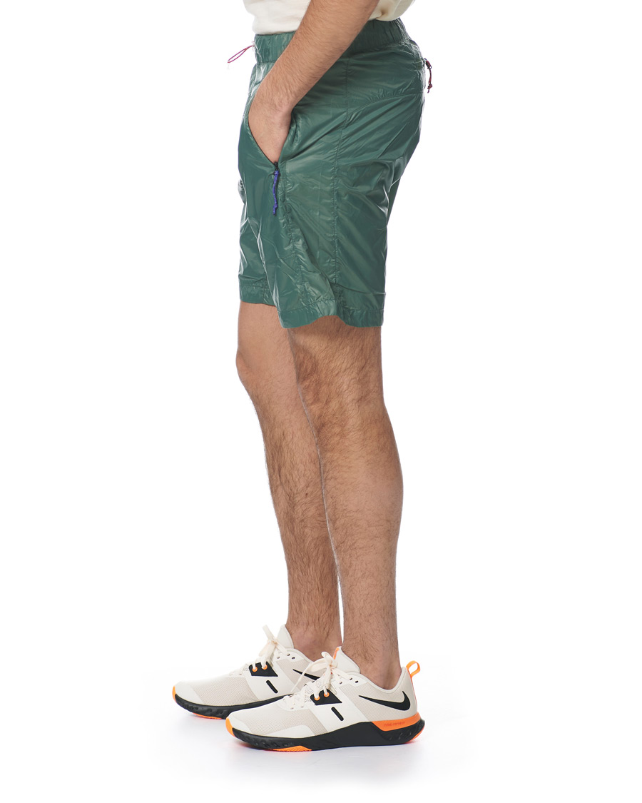 Mies | Shortsit | Peak Performance | Ben Gorham Windbreaker Shorts Green