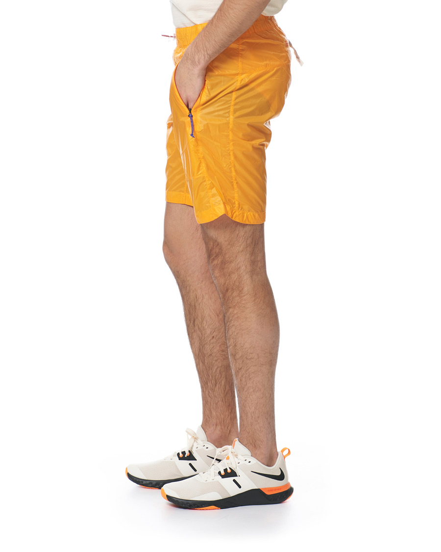 Mies | Shortsit | Peak Performance | Ben Gorham Windbreaker Shorts Orange