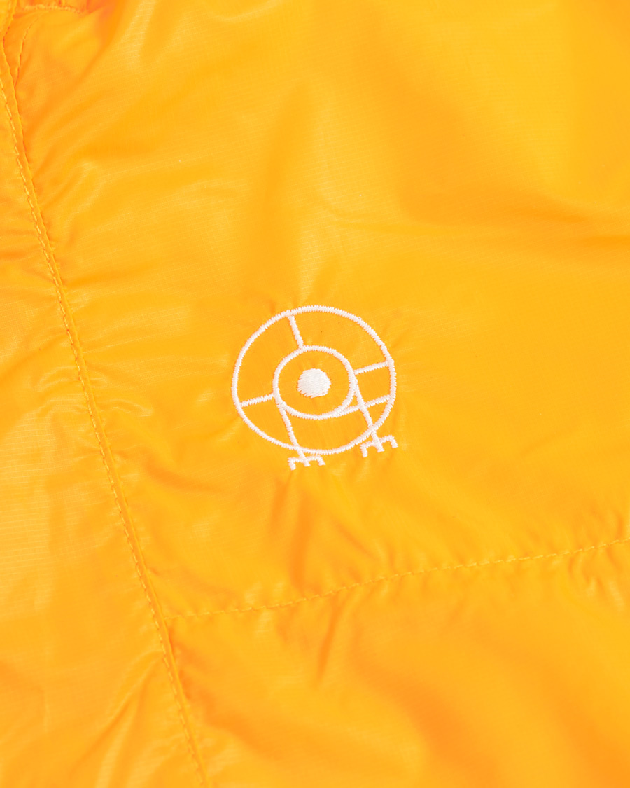 Mies | Shortsit | Peak Performance | Ben Gorham Windbreaker Shorts Orange