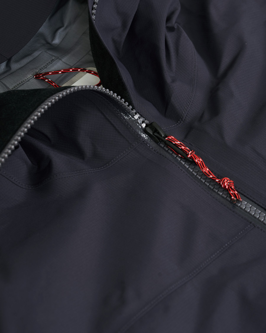 Mies | Takit | Peak Performance | Ben Gorham Gore Tex Jacket Dark Grey