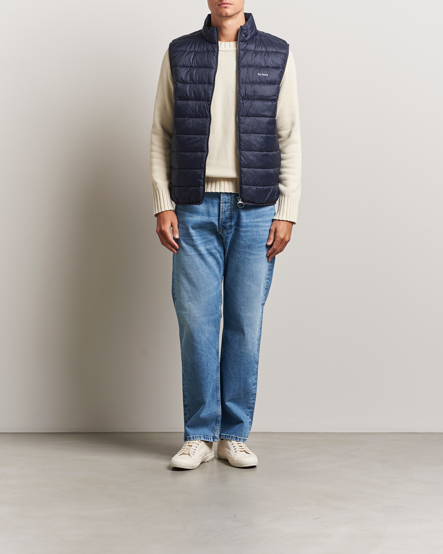 Mies | Ulkoliivit | Barbour Lifestyle | Bretby Lightweight Down Gilet Navy