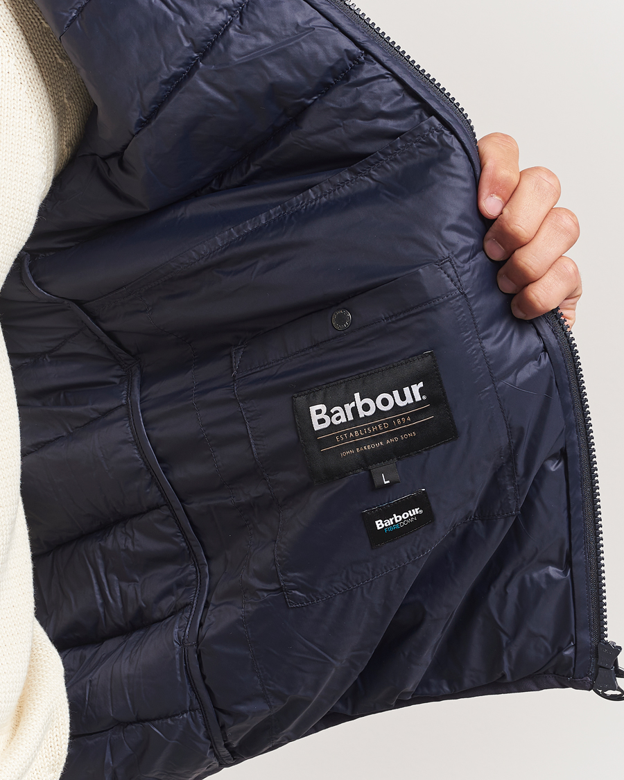 Mies | Ulkoliivit | Barbour Lifestyle | Bretby Lightweight Down Gilet Navy