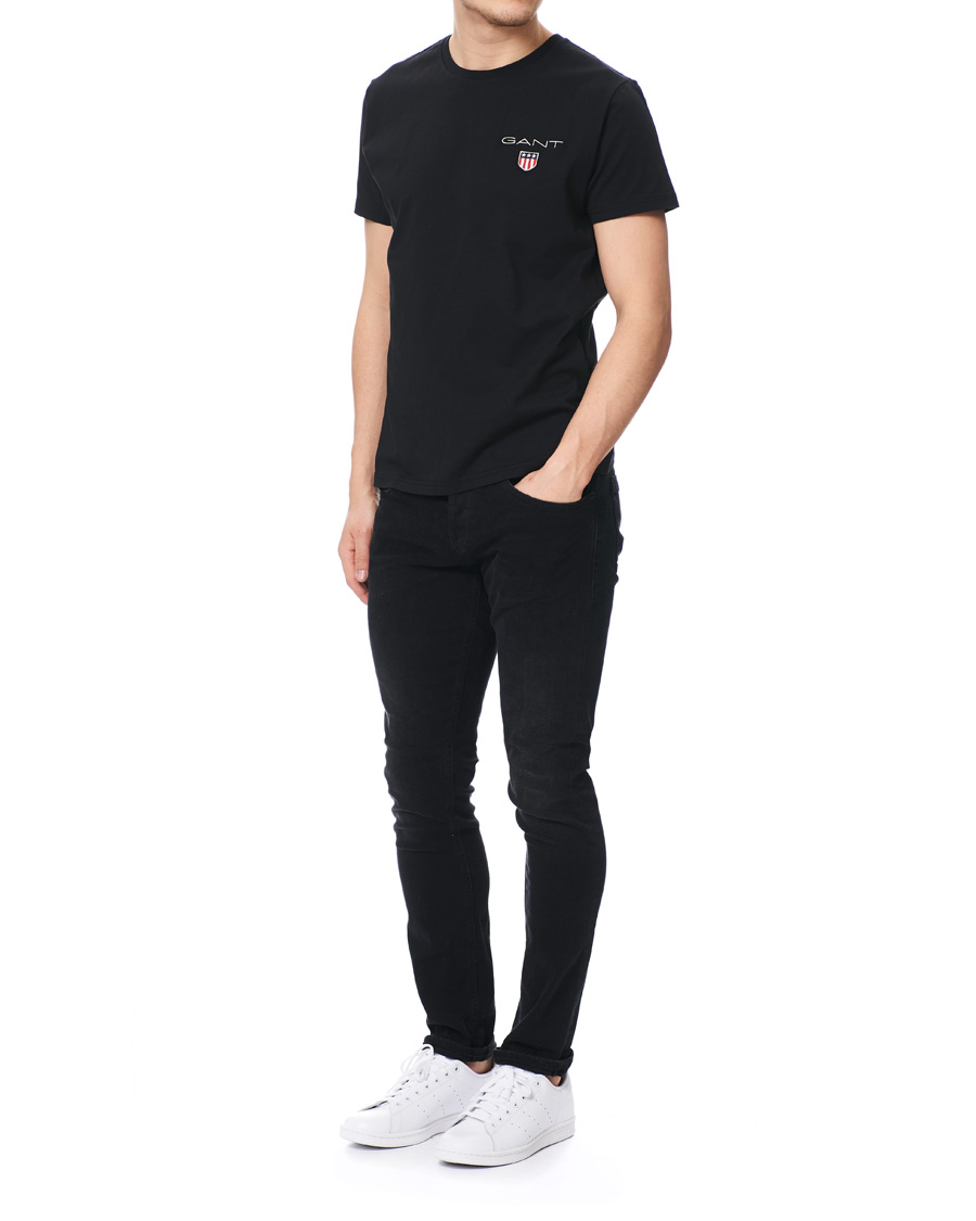 Mies | T-paidat | GANT | Medium Shield Tee Black