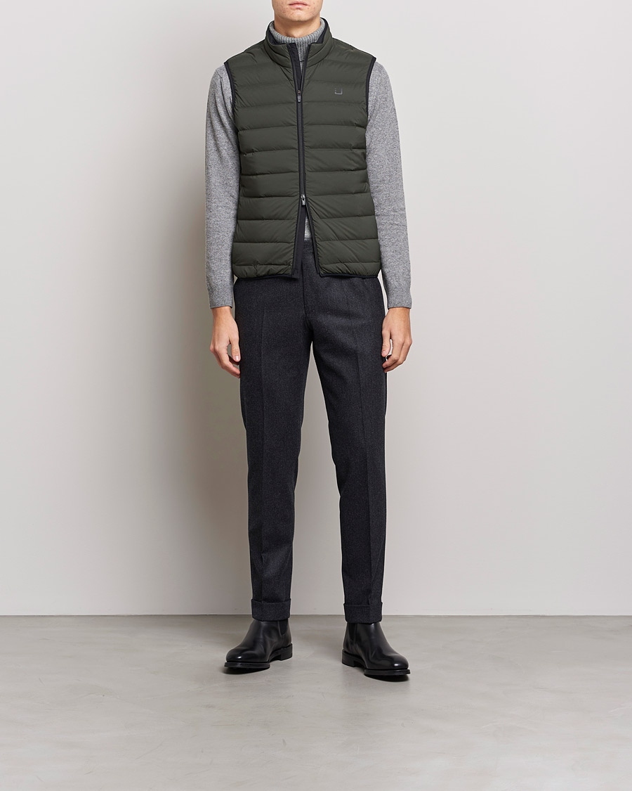 Mies | Business & Beyond | UBR | Sonic Vest Night Olive