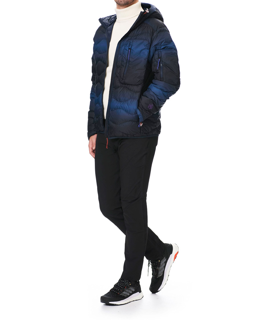 Mies | Takit | Peak Performance | Ben Gorham Helium Hooded Jacket Blue Pattern