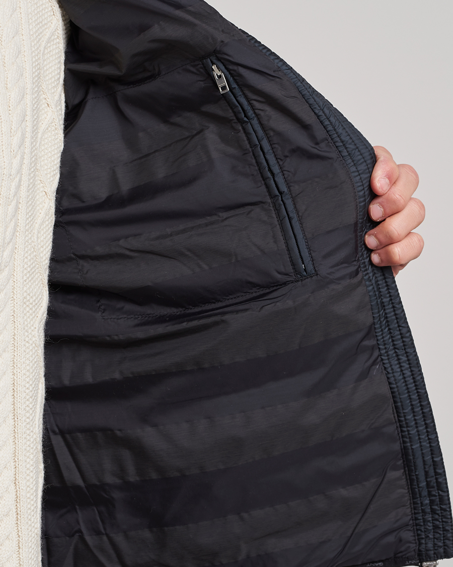 Mies | Takit | GANT | The Light Down Jacket Black