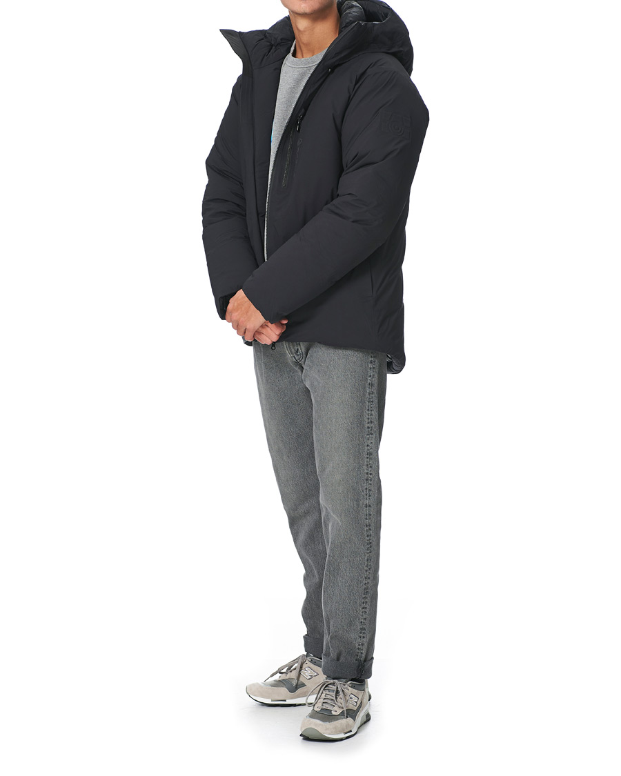 Mies | Takit | Sail Racing | Black Ice Gore-Tex Down Hooded Jacket Carbon