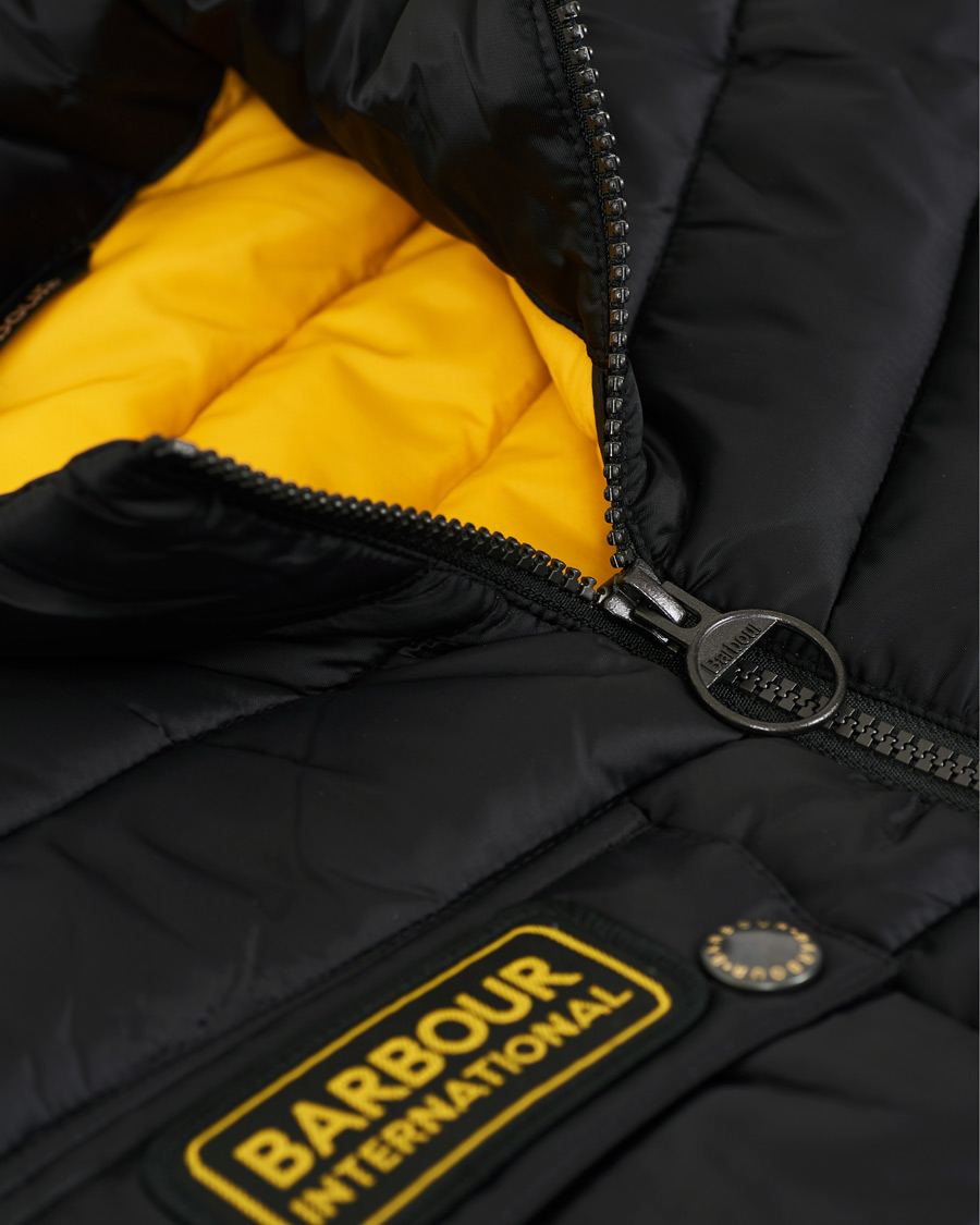 Barbour International Chain Baffle Jacket Black osoitteesta CareOfCarl.fi