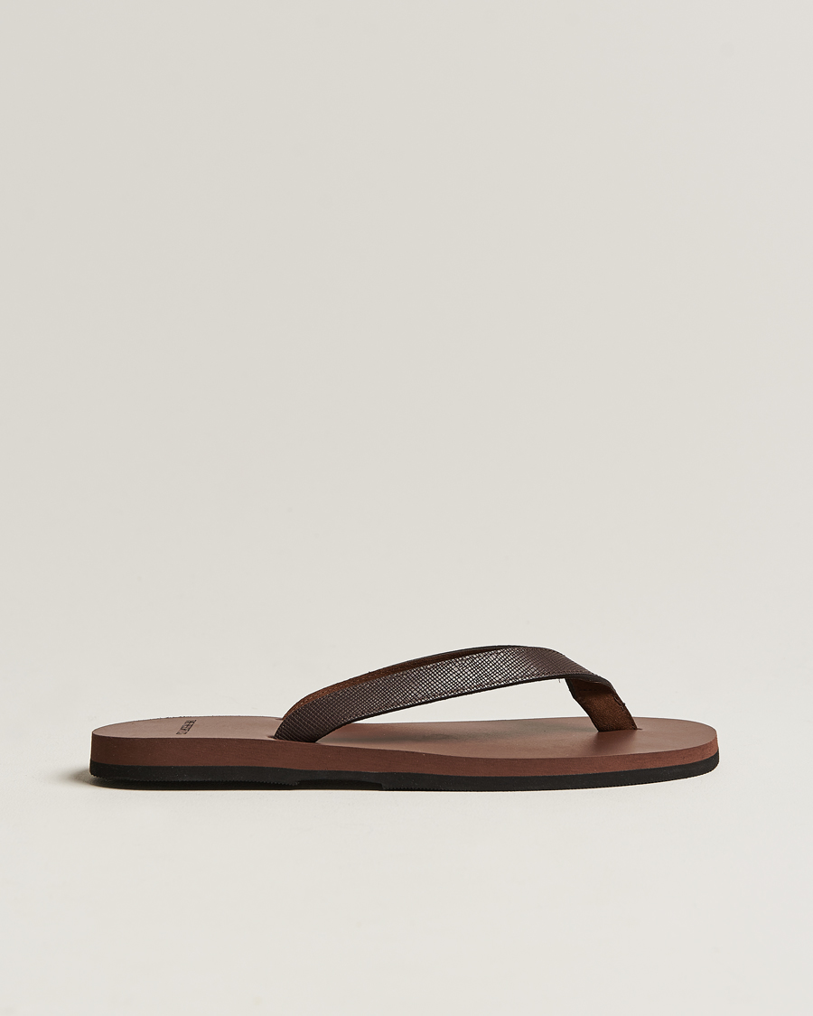 Miehet |  | The Resort Co | Saffiano Leather Flip-Flop Brown/Brown