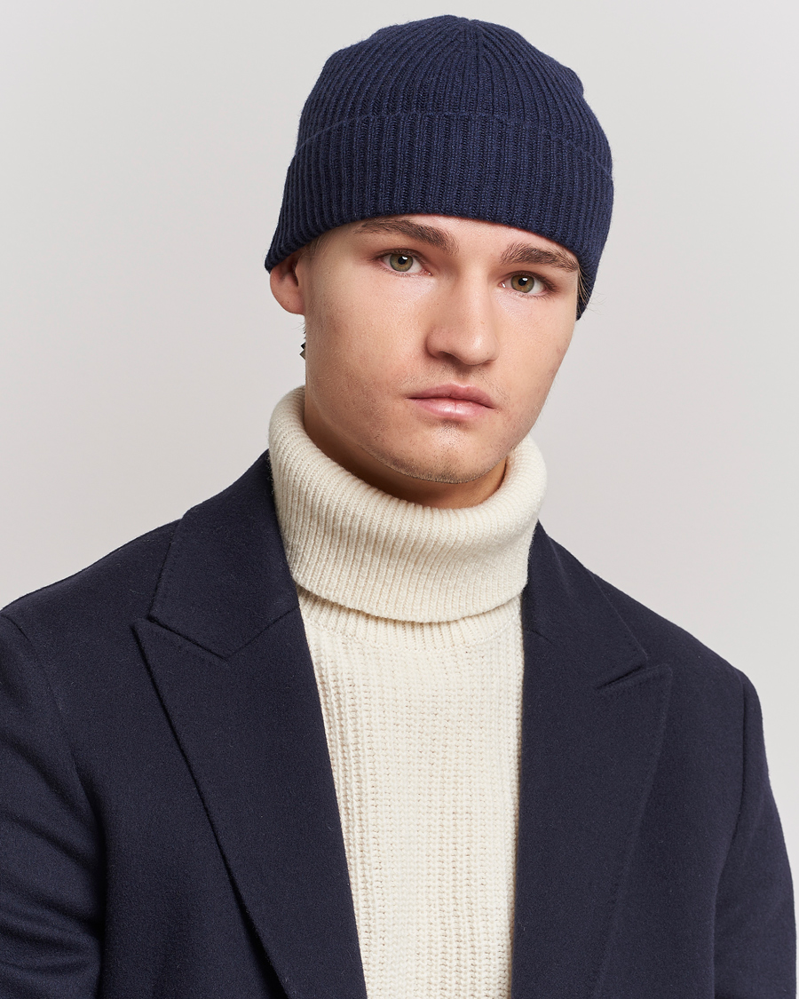 Mies | Johnstons of Elgin Cashmere Ribbed Hat Navy | Johnstons of Elgin | Cashmere Ribbed Hat Navy