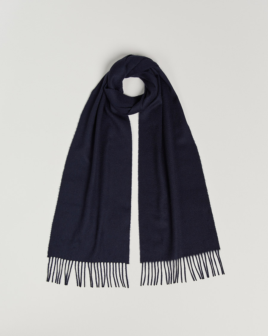 Mies | Johnstons of Elgin Cashmere Scarf Dark Navy | Johnstons of Elgin | Cashmere Scarf Dark Navy