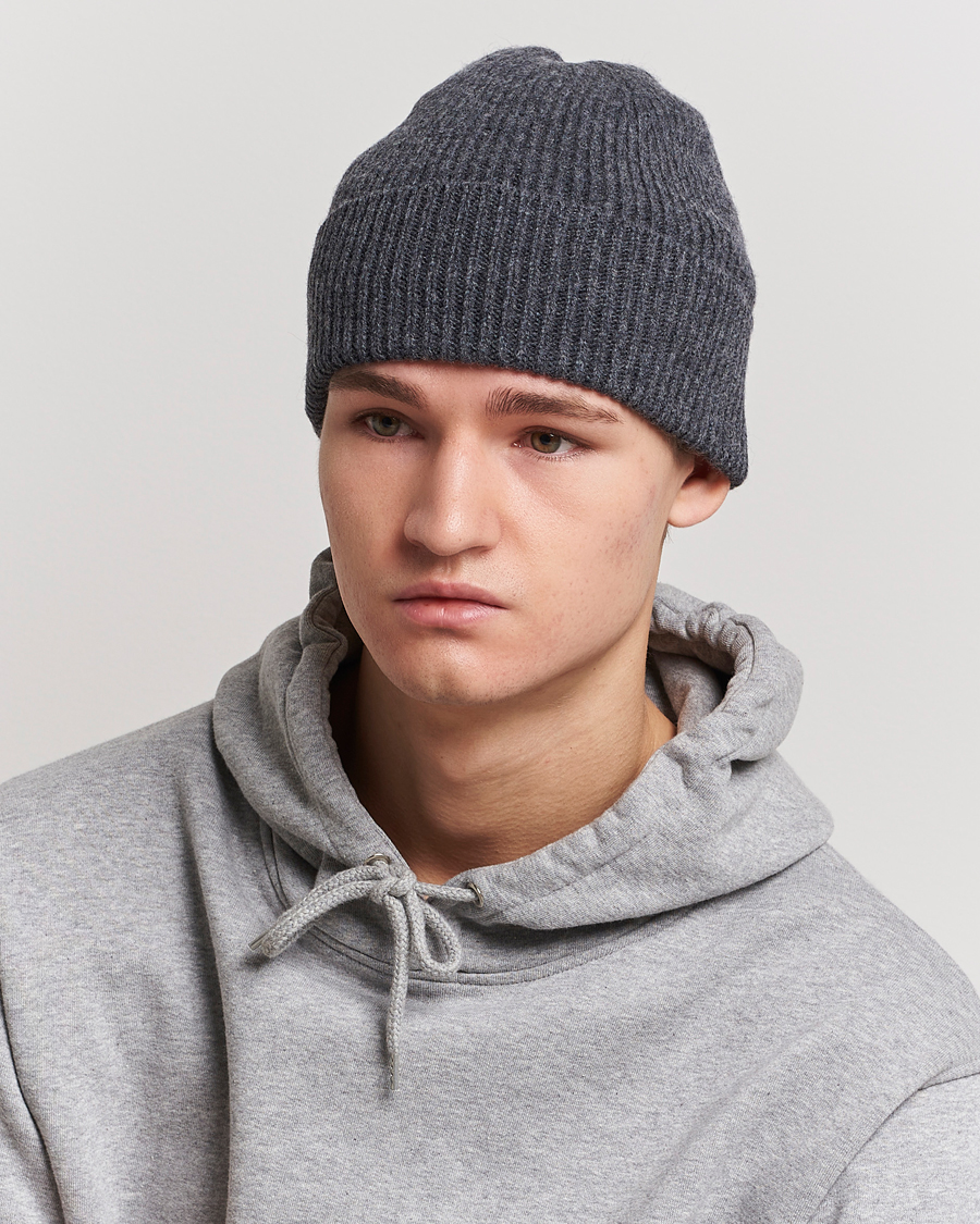 Mies | Pipot | Colorful Standard | Merino Wool Beanie Lava Grey
