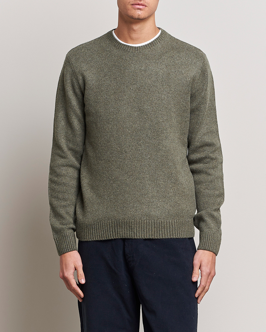 Mies | Puserot | Colorful Standard | Classic Merino Wool Crew Neck Dusty Olive