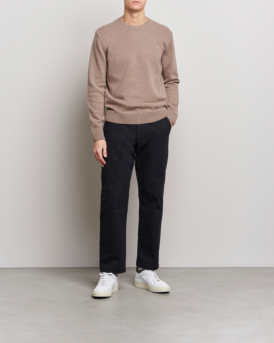 Mies | Puserot | Colorful Standard | Classic Merino Wool Crew Neck Warm Taupe