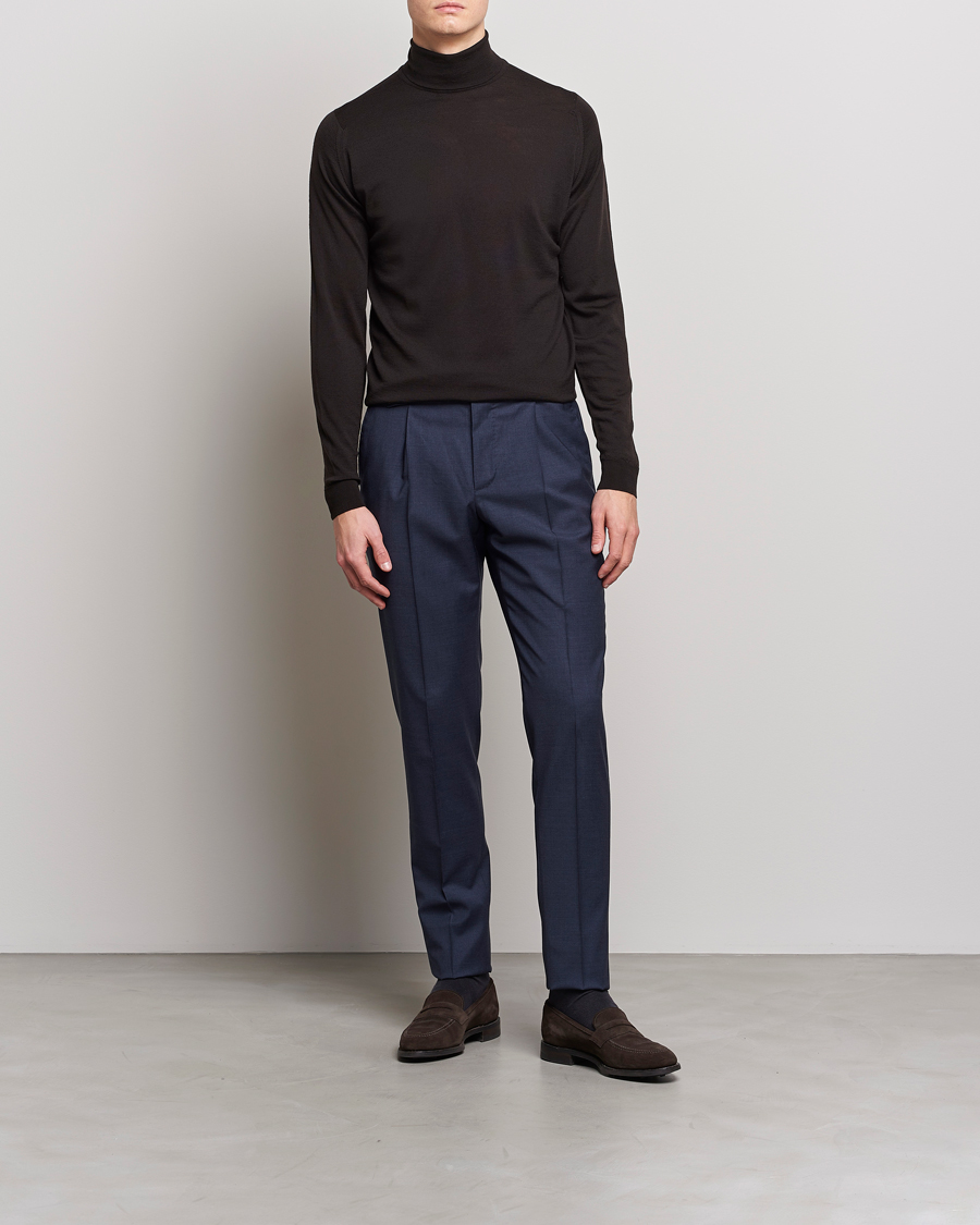 Mies | Puserot | John Smedley | Cherwell Extra Fine Merino Rollneck Dark Cocoa