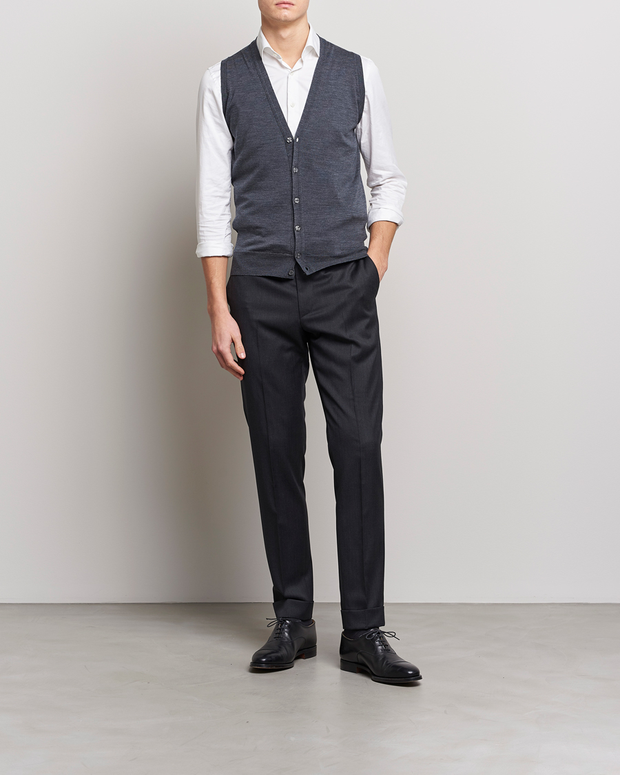 Mies | Puserot | John Smedley | Huntswood Slim Fit Waistcoat Charcoal