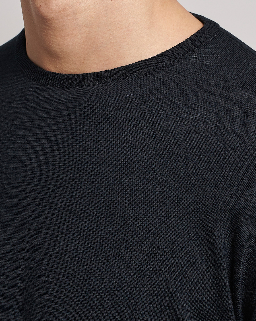 Mies | Puserot | John Smedley | Lundy Extra Fine Merino Crew Neck Black