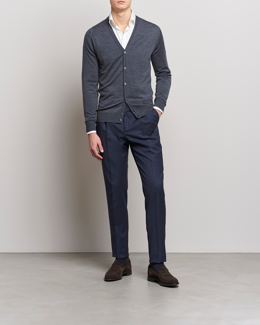 Mies | Puserot | John Smedley | Petworth Extra Fine Merino Cardigan Charcoal