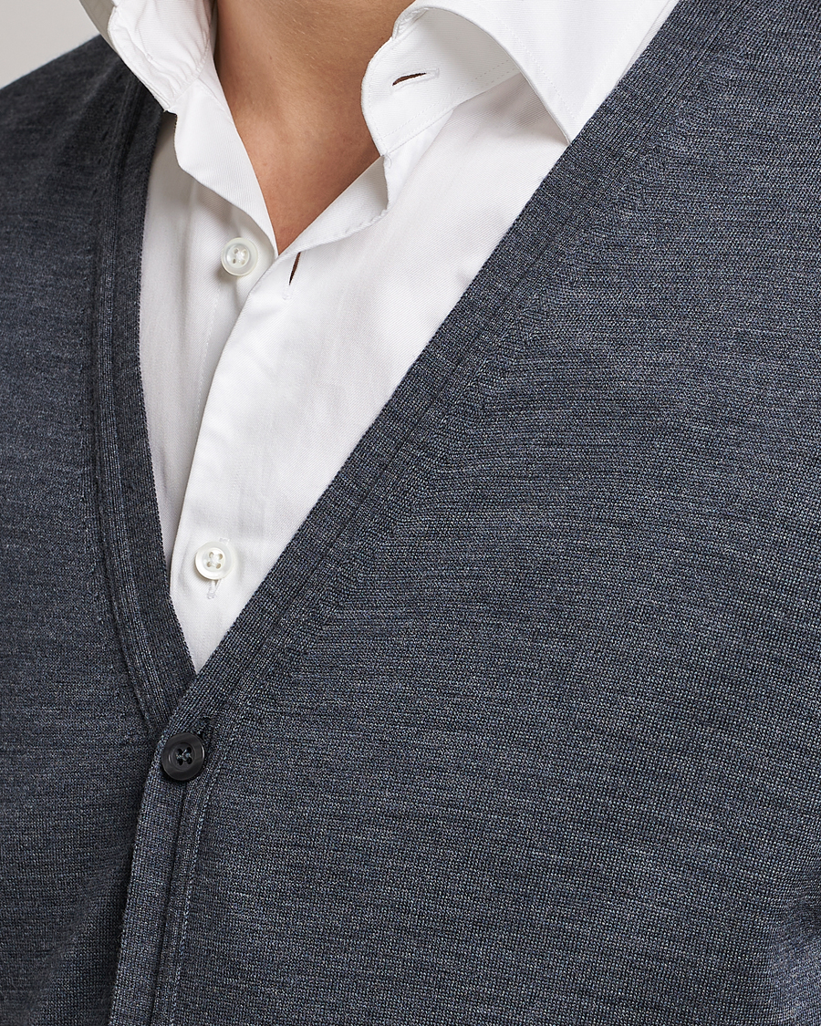 Mies | Puserot | John Smedley | Petworth Extra Fine Merino Cardigan Charcoal