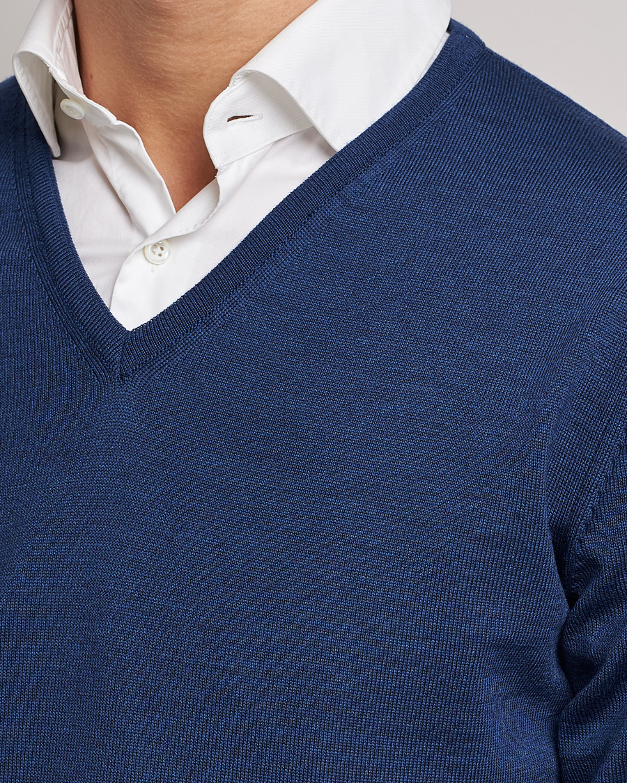 Mies | Puserot | Stenströms | Merino V-Neck Blue