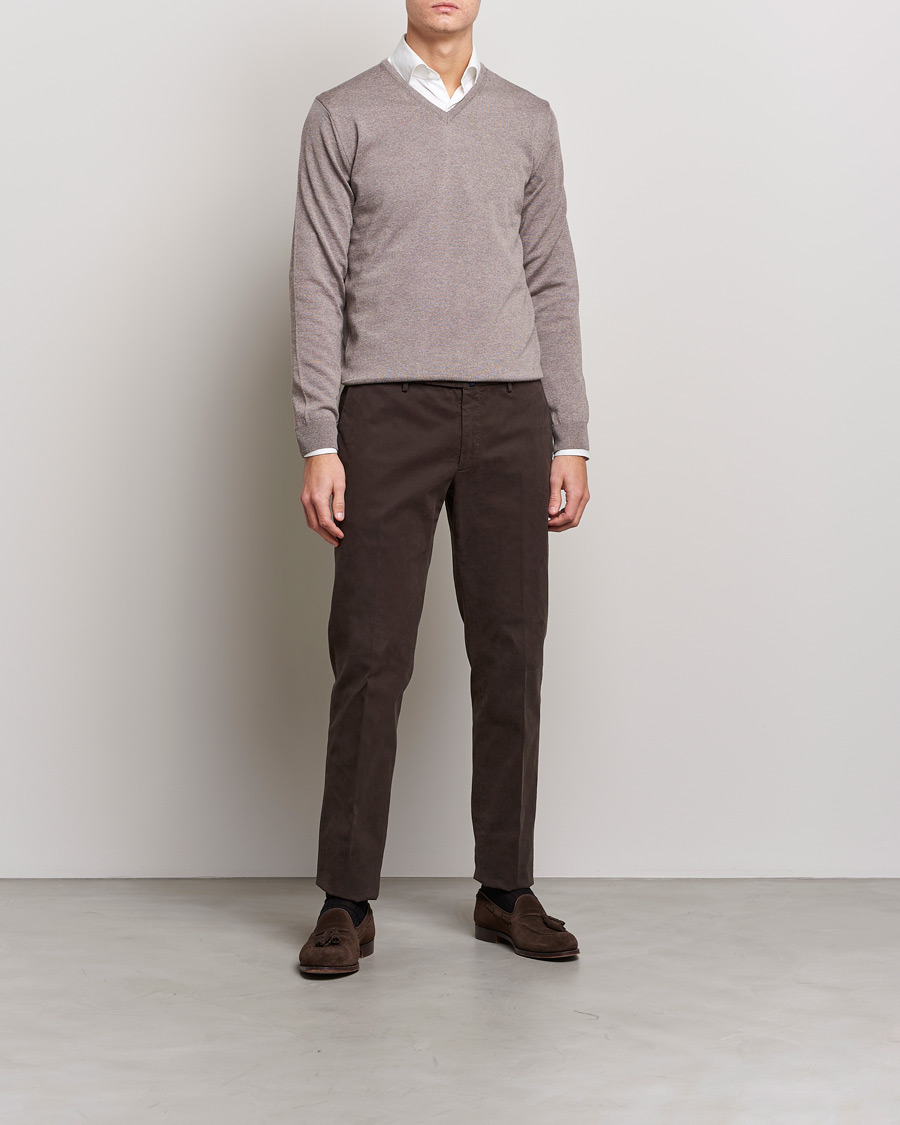 Mies | Puserot | Stenströms | Merino V-Neck Mud Brown