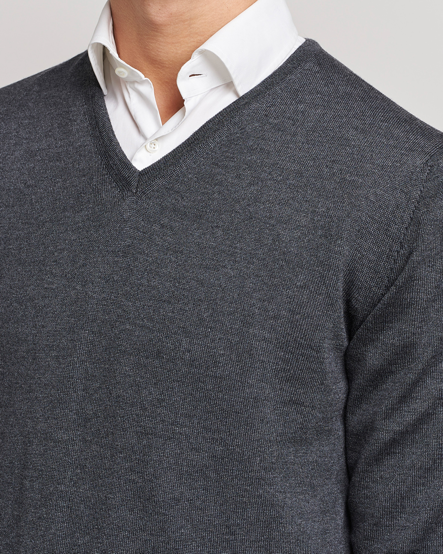 Mies | Puserot | Stenströms | Merino V-Neck Anthracite