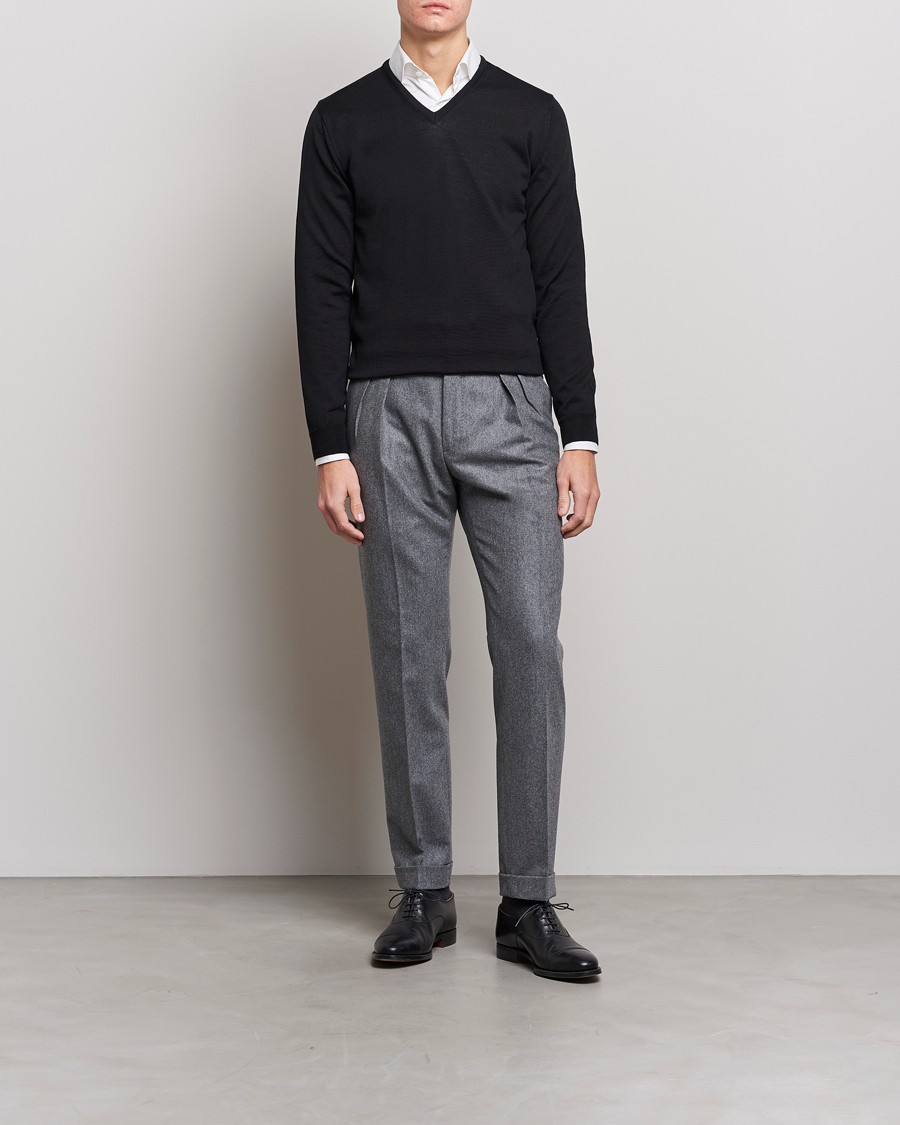 Mies | Puserot | Stenströms | Merino V-Neck Black