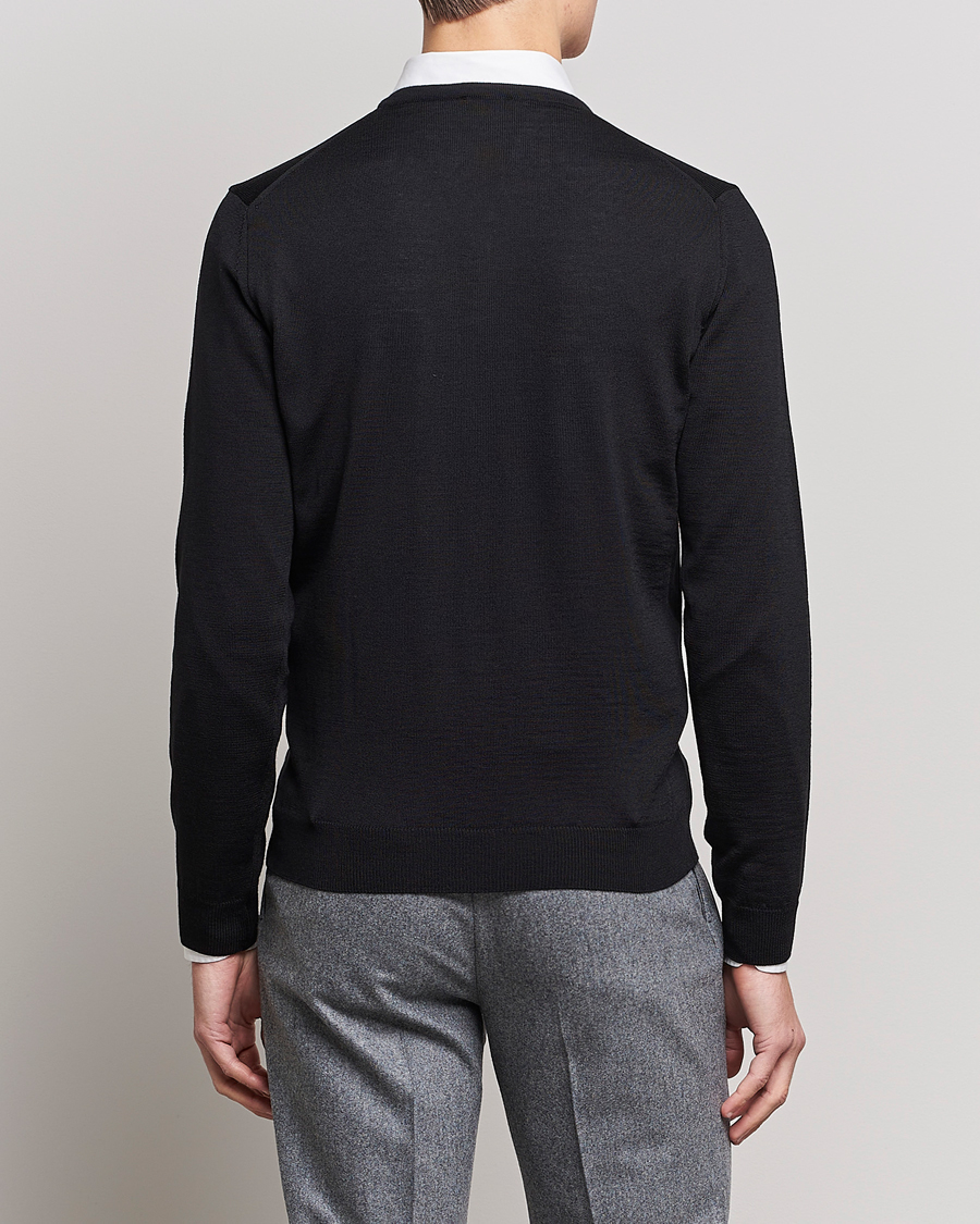 Mies | Puserot | Stenströms | Merino V-Neck Black