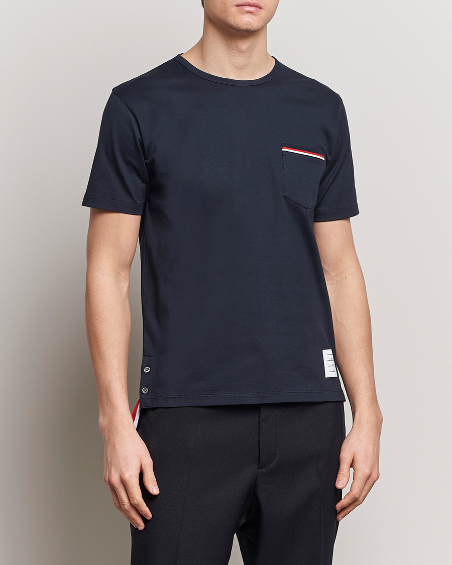 Herr |  | Thom Browne | Short Sleeve Pocket T-Shirt Navy