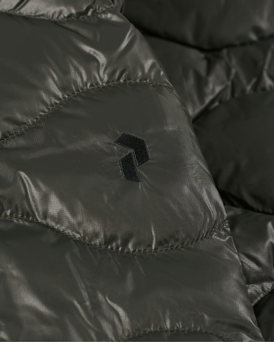 Mies | Takit | Peak Performance | Helium Hooded Jacket Black Olive