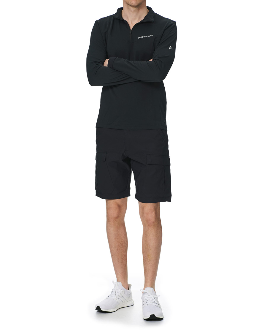 Mies | Shortsit | Peak Performance | Moment Cargo Shorts Black