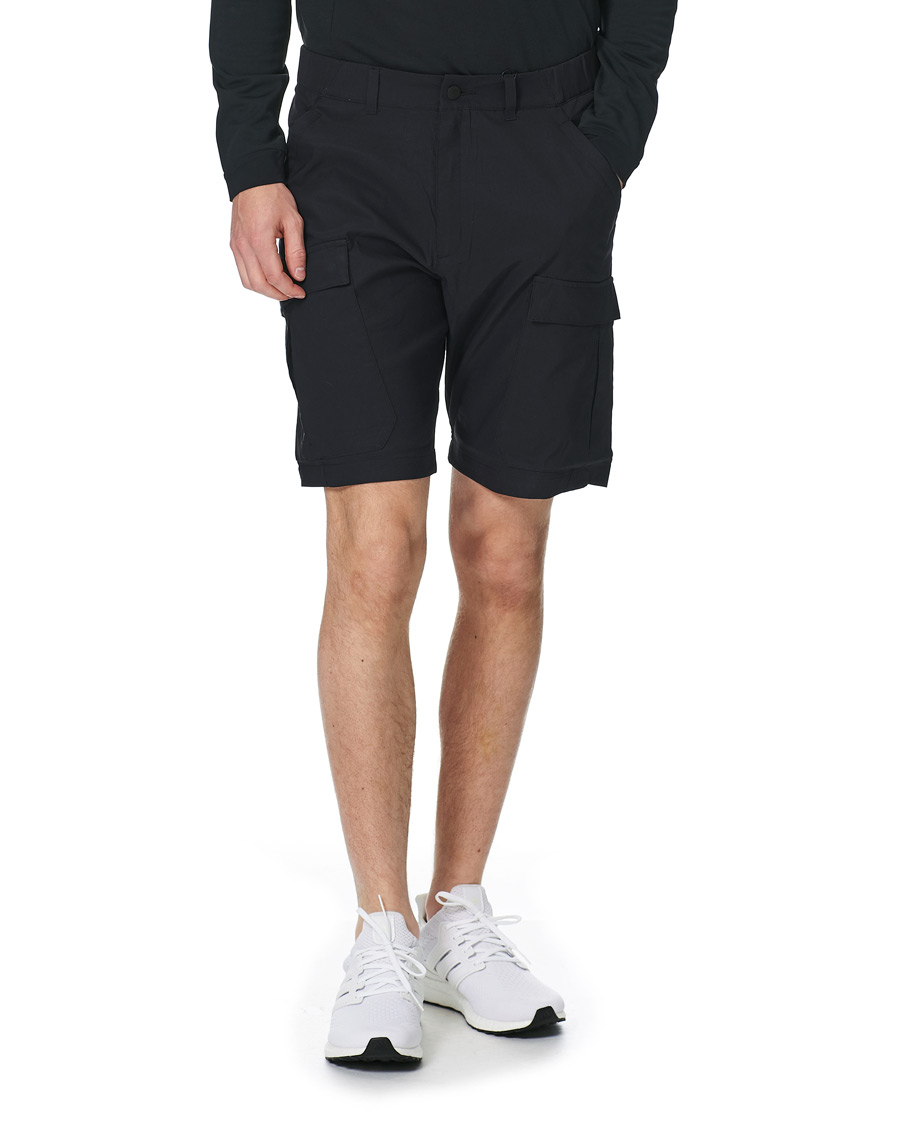 Mies | Shortsit | Peak Performance | Moment Cargo Shorts Black