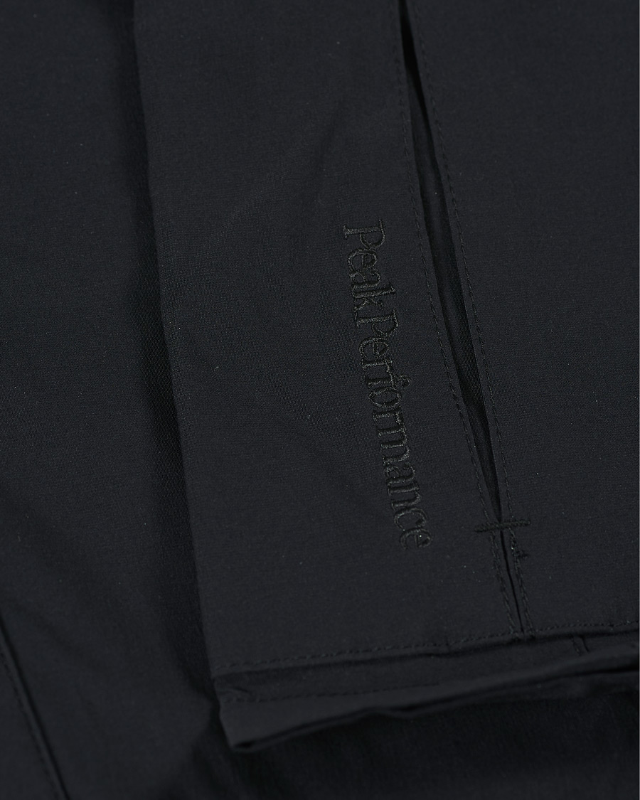Mies | Shortsit | Peak Performance | Moment Cargo Shorts Black
