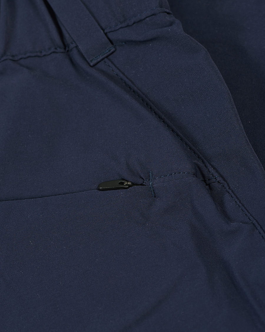 Mies | Shortsit | Peak Performance | Moment Cargo Shorts Blue Shadow