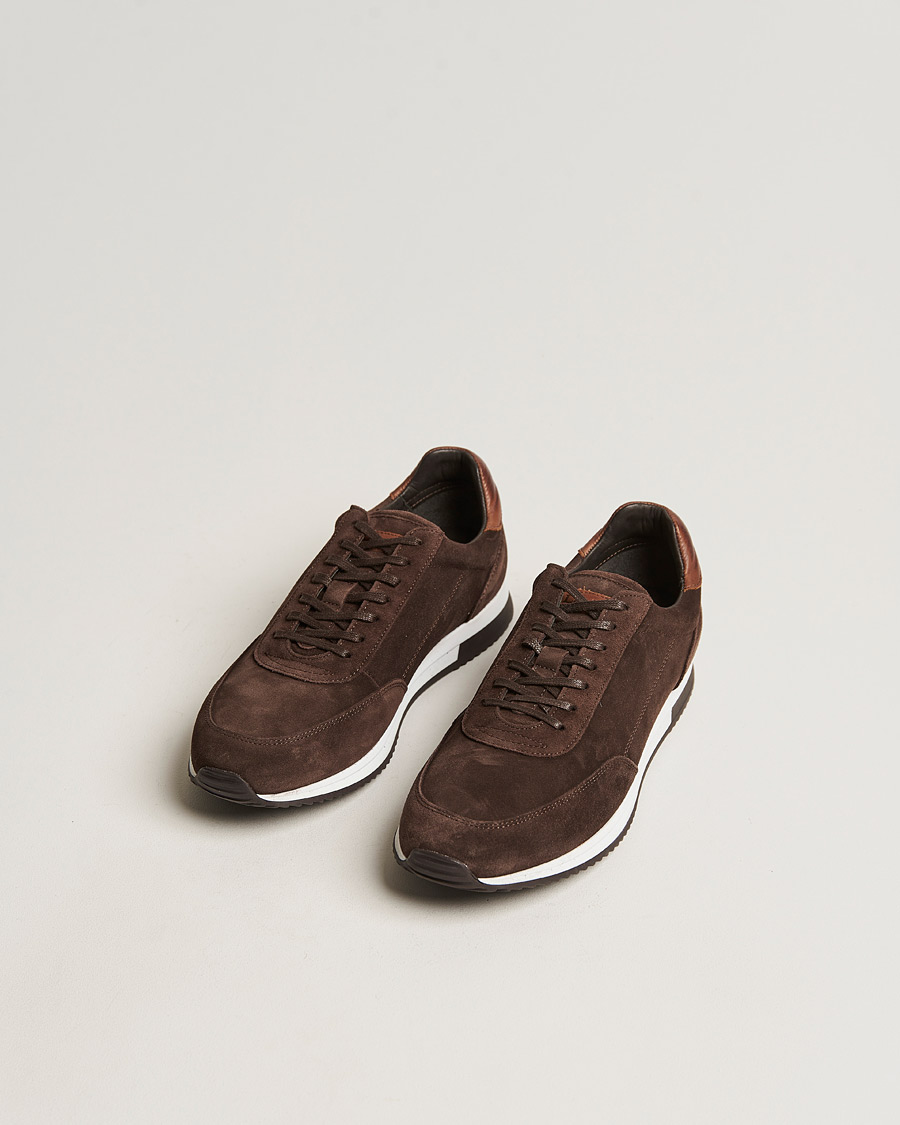 Mies | Tennarit | Loake Shoemakers | Bannister Running Sneaker Dark Brown Suede