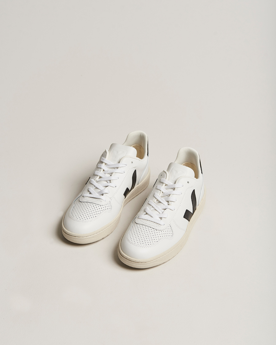 Mies | Veja V-10 Leather Sneaker Extra White/Black | Veja | V-10 Leather Sneaker Extra White/Black
