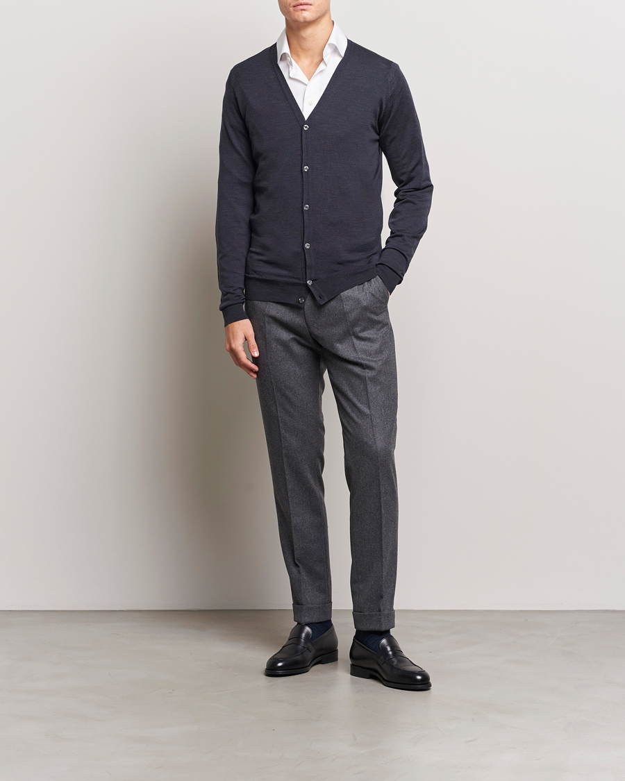 Mies | Puserot | John Smedley | Petworth Extra Fine Merino Cardigan Hepburn Smoke