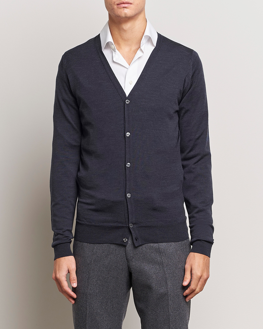Mies | Puserot | John Smedley | Petworth Extra Fine Merino Cardigan Hepburn Smoke