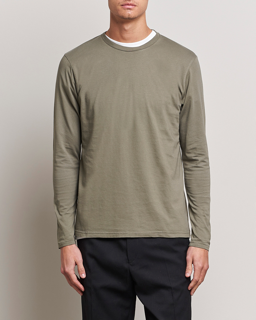 Mies | Wardrobe Basics | Colorful Standard | Classic Organic Long Sleeve T-shirt Dusty Olive