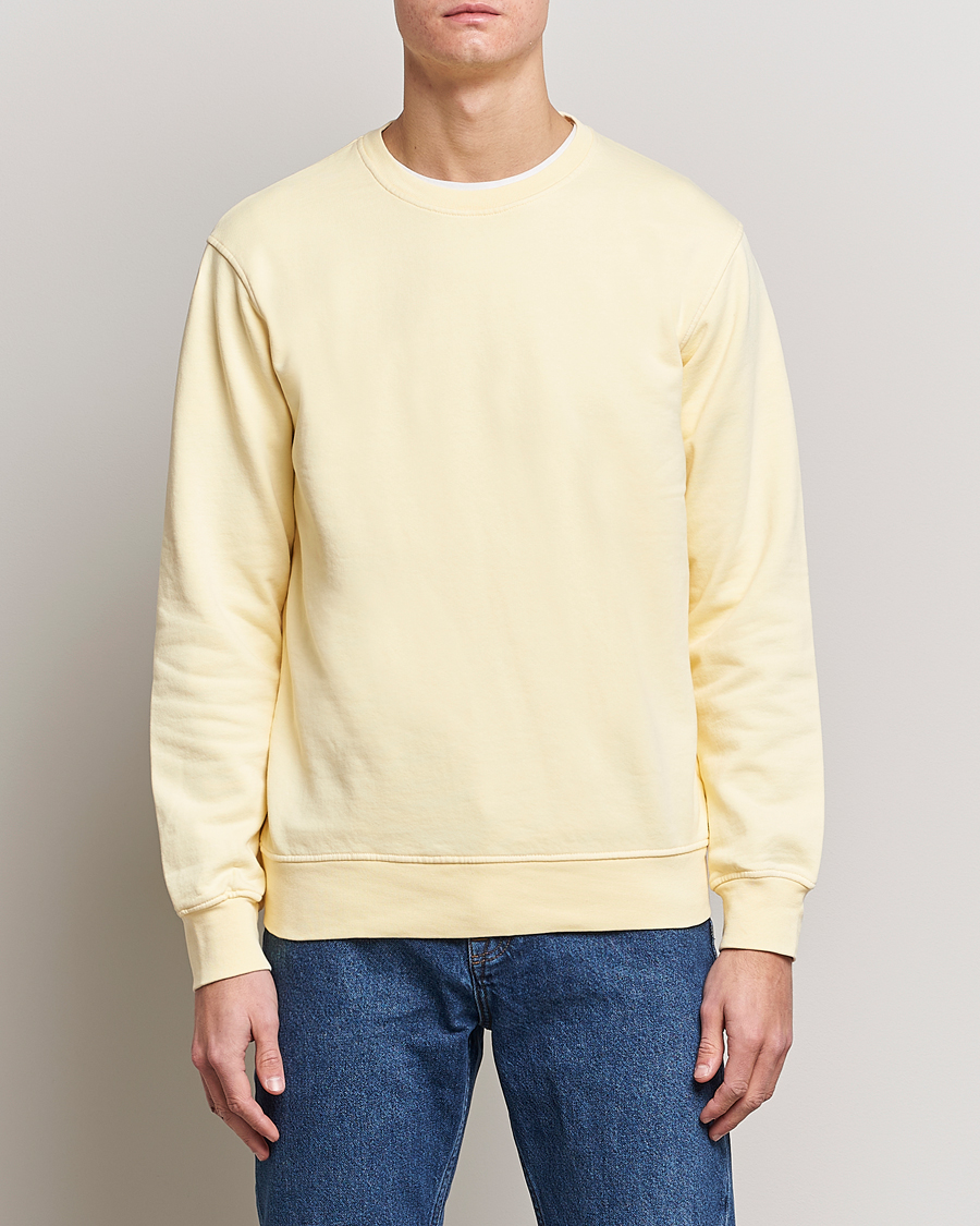 Mies | Wardrobe Basics | Colorful Standard | Classic Organic Crew Neck Sweat Soft Yellow