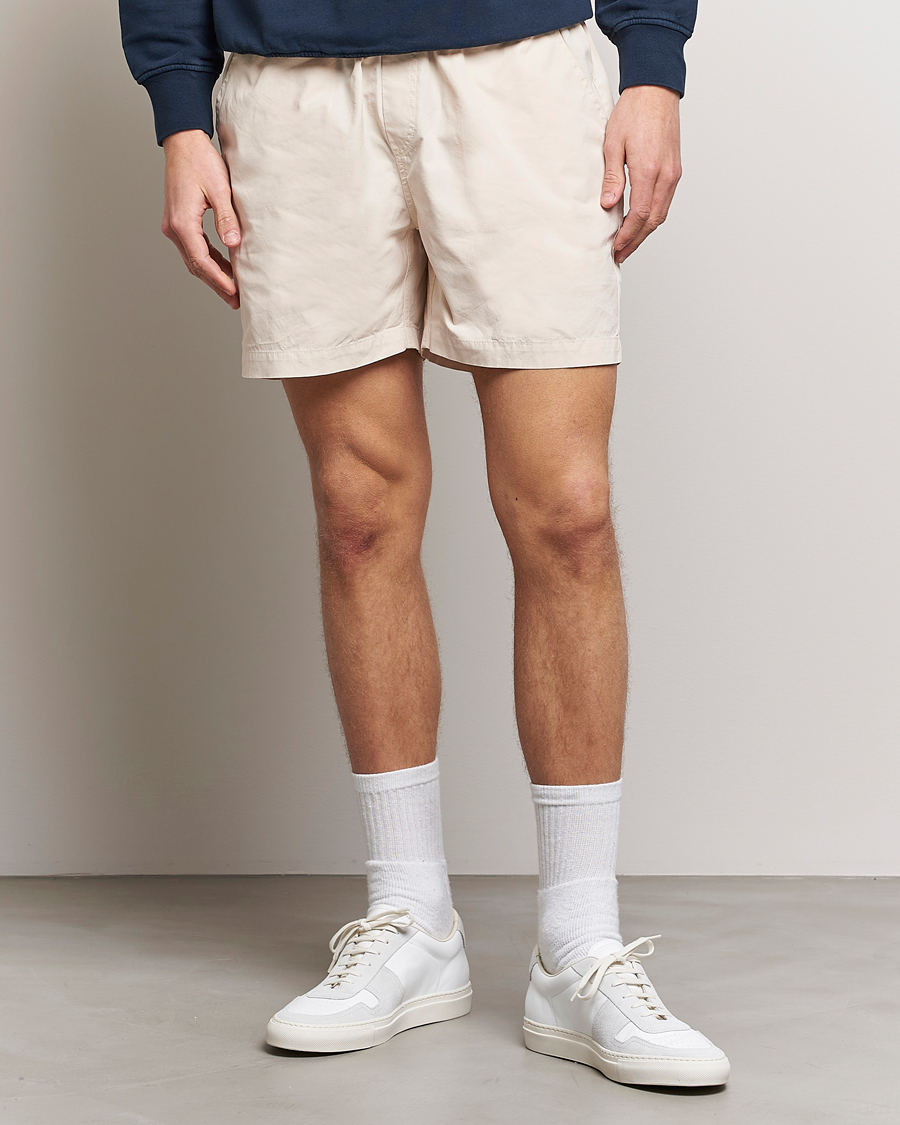 Mies | Wardrobe Basics | Colorful Standard | Classic Organic Twill Drawstring Shorts Ivory White