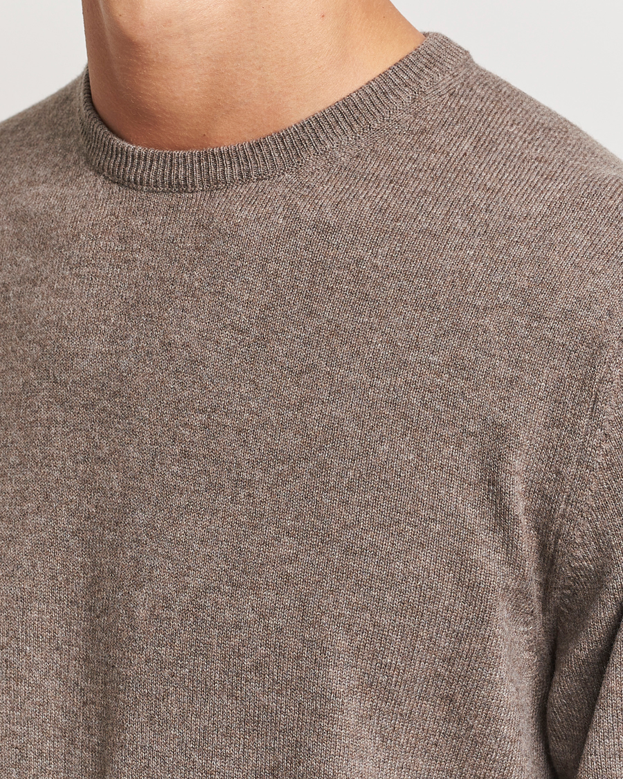Mies | Puserot | Piacenza Cashmere | Cashmere Crew Neck Sweater Brown